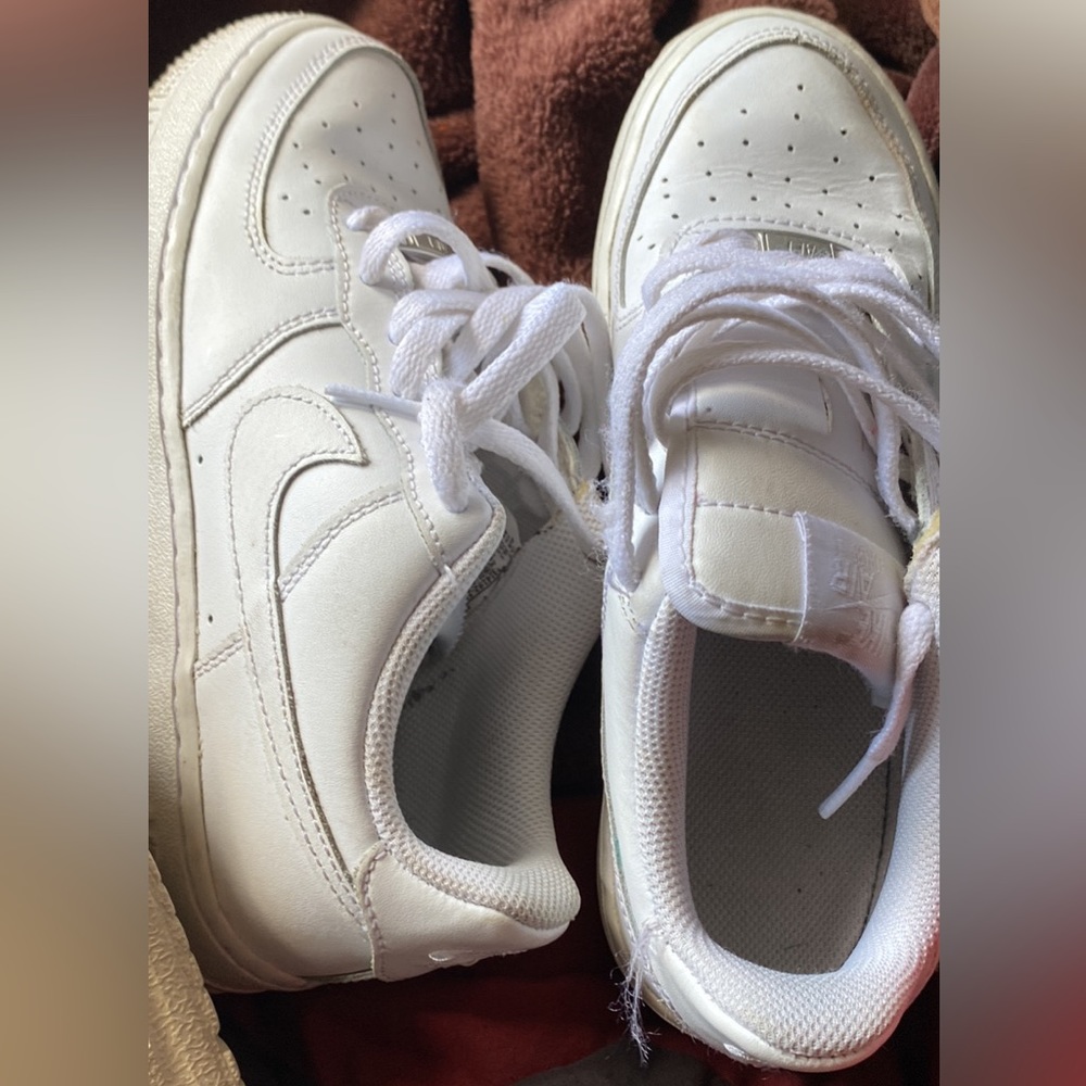 White Nike Air Force size 4 in boys